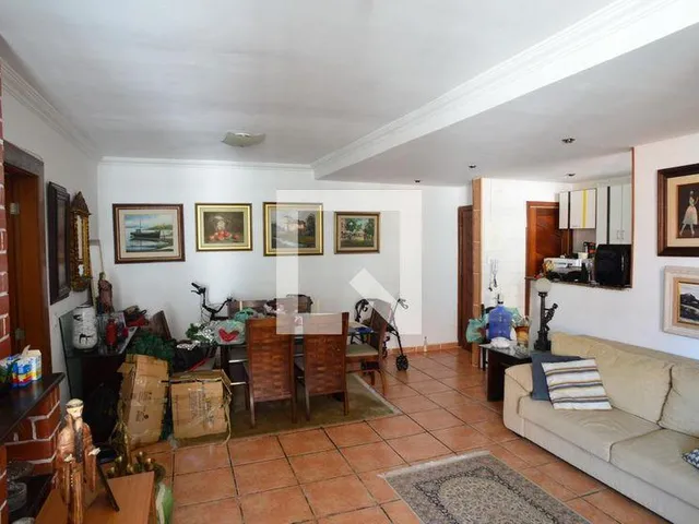 Imagem 6: Localizado na vibrante Barra da Tijuca, no Rio de Janeiro, este apartamento oferece uma