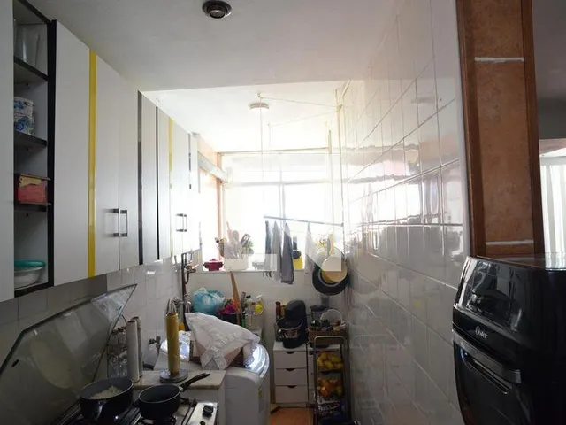 Imagem 10: Localizado na vibrante Barra da Tijuca, no Rio de Janeiro, este apartamento oferece uma