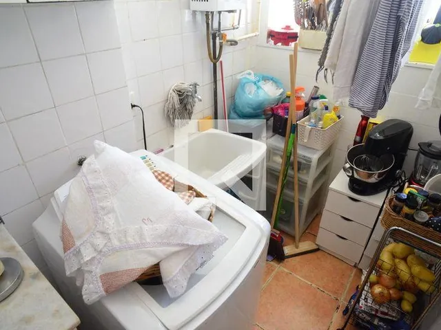 Imagem 8: Localizado na vibrante Barra da Tijuca, no Rio de Janeiro, este apartamento oferece uma