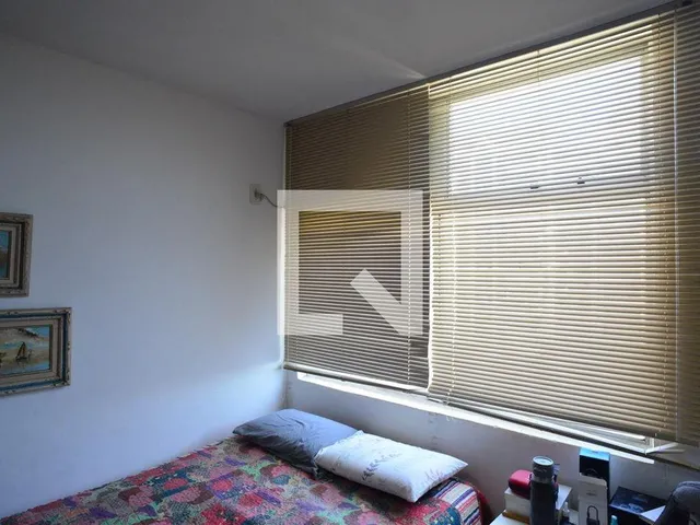 Imagem 5: Localizado na vibrante Barra da Tijuca, no Rio de Janeiro, este apartamento oferece uma