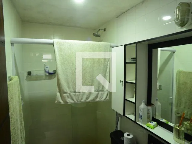 Imagem 9: Localizado na vibrante Barra da Tijuca, no Rio de Janeiro, este apartamento oferece uma