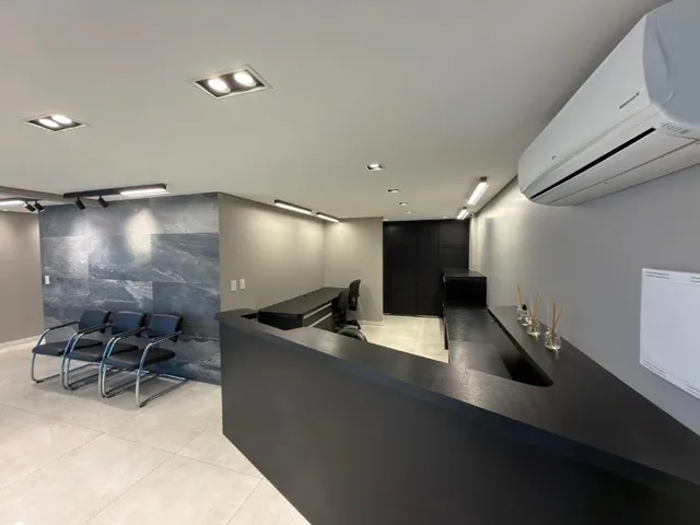 Imagem 1: Sala Comercial de Alto Padrão no Centro de Joinville-SC: 4 salas, 3 banheiros, 157m²