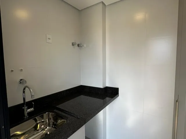 Imagem 2: Apartamento de 3 quartos com 1 suíte, 2 demi-suítes e 2 vagas de garagem à venda em