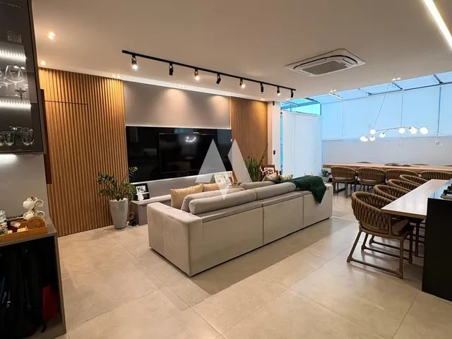 Imagem: O apartamento possui 5 Dormitórios, 2 Suítes, 3
