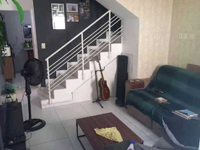 Imagem: A casa em condomínio possui 2 Dormitórios, 1 Suíte, 3