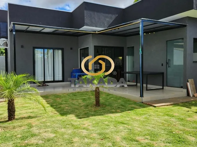 Imagem: A casa possui 2 Dormitórios, 1 Suíte, 3 Vagas na garagem,