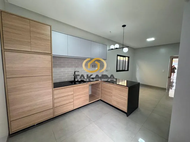 Imagem: A casa possui 3 Dormitórios, 1 Suíte, 3 Banheiros, 3