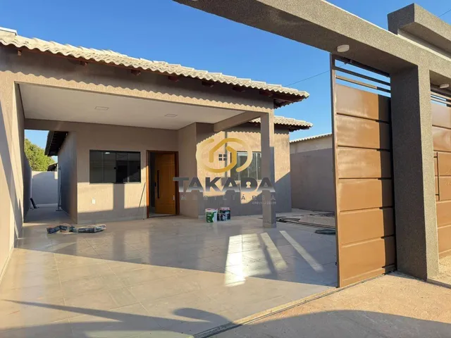 Imagem: A casa possui 3 Dormitórios, 1 Suíte, 2 Banheiros, 2