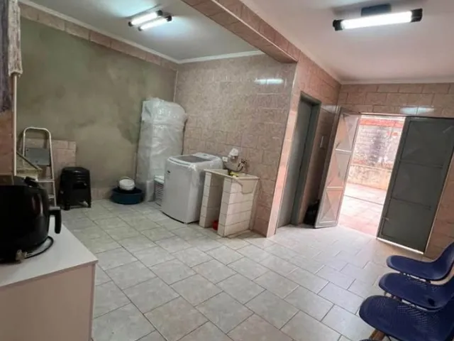 Imagem 2: CASA À VENDA - Bom Retiro Rua Vila do Conde Área Construída: 131m² ️ 02 quartos