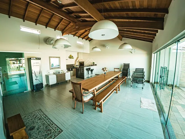 Imagem 2: Casa mobiliada de 4 dormitórios à venda no Condomínio Ilha Bela, em Carlópolis/PR —