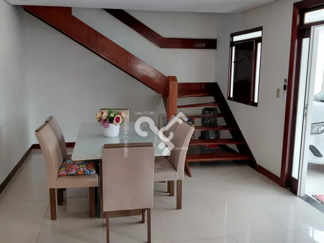 Imagem 3: ESTRADA DO COCO, Abrantes. Duplex composto de 4 quartos sendo 1 suíte superior e 1