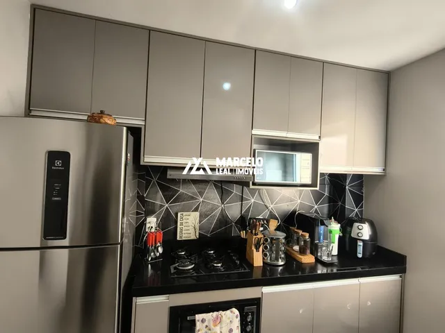 Imagem 9: VENDO apto de 3º andar com excelentes armários planejados na cozinha no Condomín