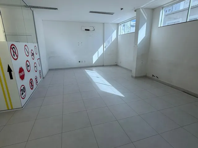 Imagem 6: Sala comercial Sala comercial com 3 banheiros