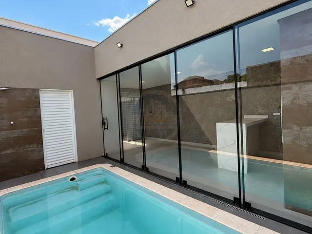 Imagem 2: Casa com piscina