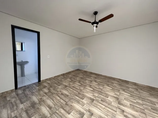 Imagem 5: 2 CONTAINER COM CASA NOS FUNDOS