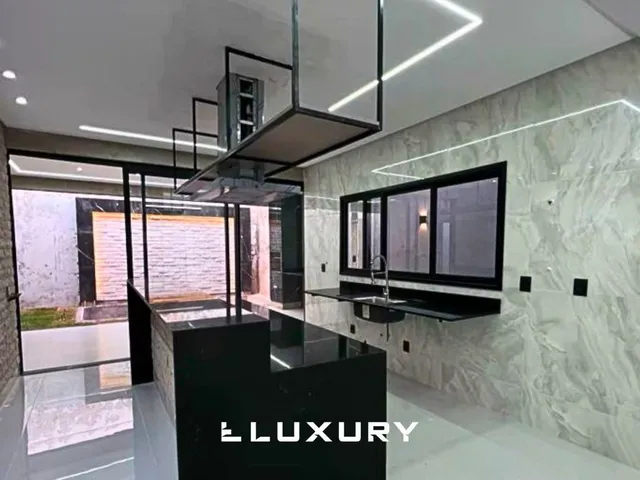 Imagem 2: Casa térrea de alto padrão com piscina e escritório no Residencial Havaí