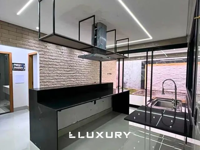 Imagem 6: Casa térrea de alto padrão com piscina e escritório no Residencial Havaí