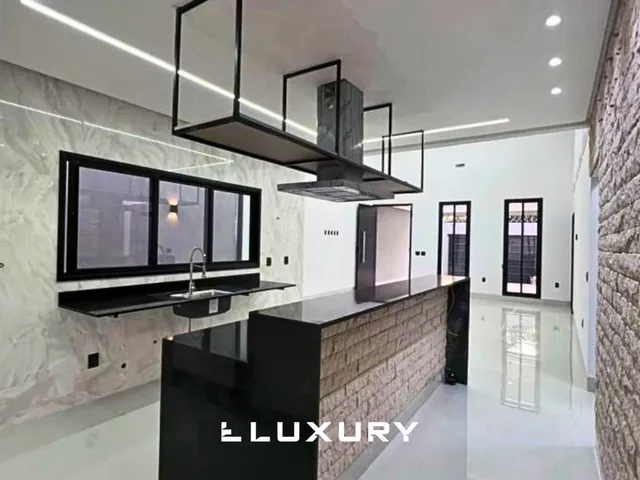 Imagem 10: Casa térrea de alto padrão com piscina e escritório no Residencial Havaí