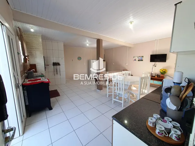 Imagem 2: Casa três quartos e com piscina em balneário Dunas do Sul