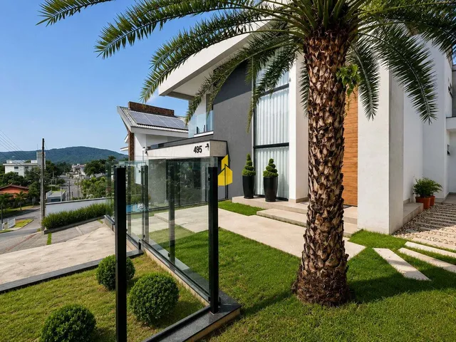 Imagem 5: Casa de Alto Padrão com 4 Suítes, Piscina de Borda Infinita e Mobiliada no Bairro dos Estados