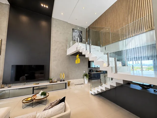 Imagem 12: Casa de Alto Padrão com 4 Suítes, Piscina de Borda Infinita e Mobiliada no Bairro dos Estados