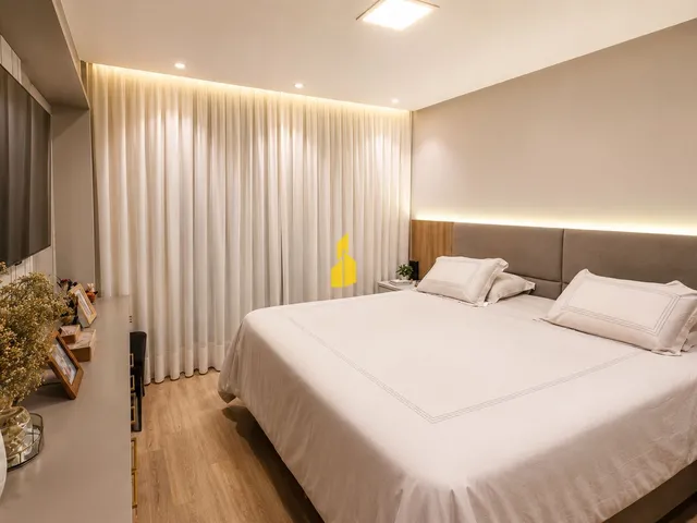 Imagem 9: Casa de Alto Padrão com 4 Suítes, Piscina de Borda Infinita e Mobiliada no Bairro dos Estados