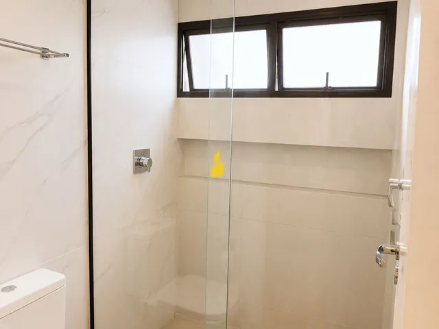 Imagem 10: Casa de Alto Padrão com 4 Suítes, Piscina de Borda Infinita e Mobiliada no Bairro dos Estados