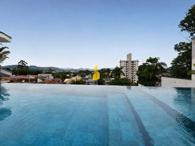 Imagem 4: Casa de Alto Padrão com 4 Suítes, Piscina de Borda Infinita e Mobiliada no Bairro dos Estados
