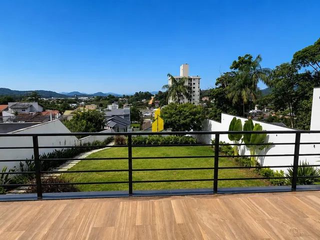 Imagem 6: Casa de Alto Padrão com 4 Suítes, Piscina de Borda Infinita e Mobiliada no Bairro dos Estados