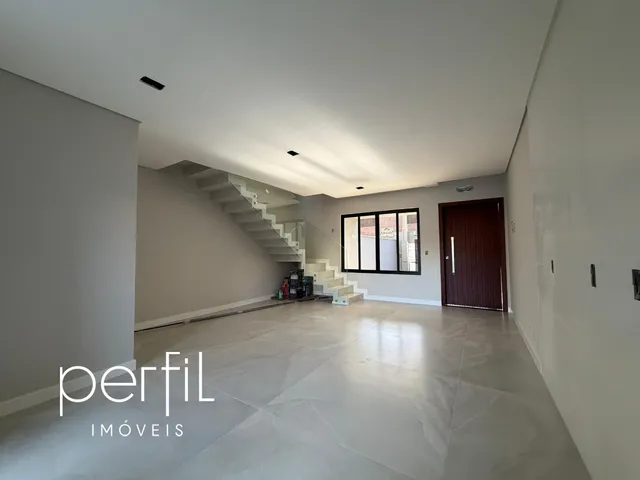 Imagem 8: Casa à venda em Joinville-SC, Atiradores: 3 suítes, 4 banheiros, 2 vagas de garagem