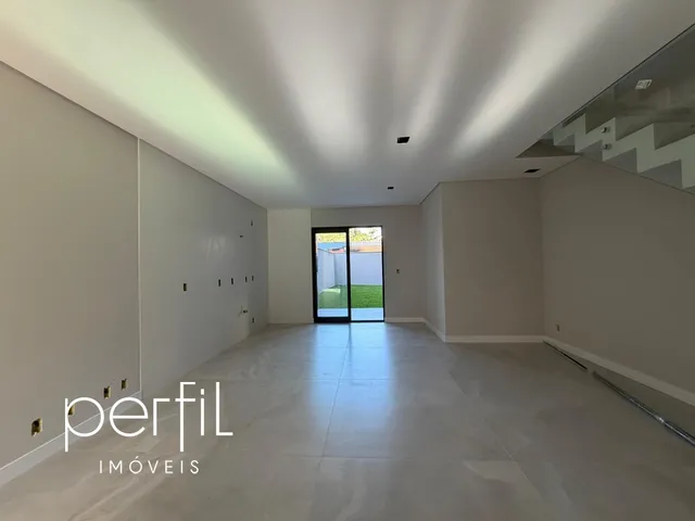 Imagem 4: Casa à venda em Joinville-SC, Atiradores: 3 suítes, 4 banheiros, 2 vagas de garagem