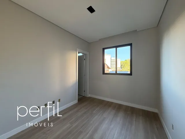 Imagem 7: Casa à venda em Joinville-SC, Atiradores: 3 suítes, 4 banheiros, 2 vagas de garagem