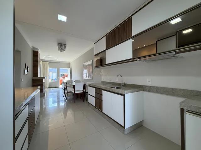 Imagem 3: Casa térrea com 2 dormitórios, sendo 1 suíte, piscina privativa, espaço gourmet e