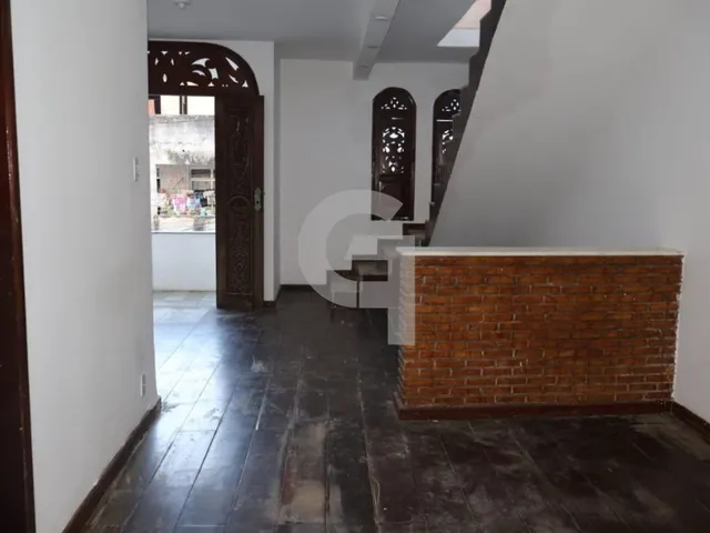 Imagem 3: Casa Triplex na Boca do Rio com 350m², 5 Quartos e 2 Suítes com Hidromassagem