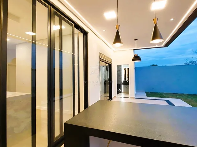 Imagem 15: Sofisticação e Conforto: Sobrado no Residencial Lago Azul