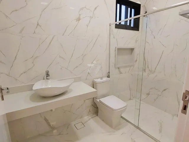 Imagem 14: Sofisticação e Conforto: Sobrado no Residencial Lago Azul