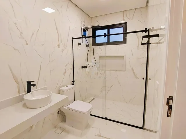 Imagem 5: Sofisticação e Conforto: Sobrado no Residencial Lago Azul
