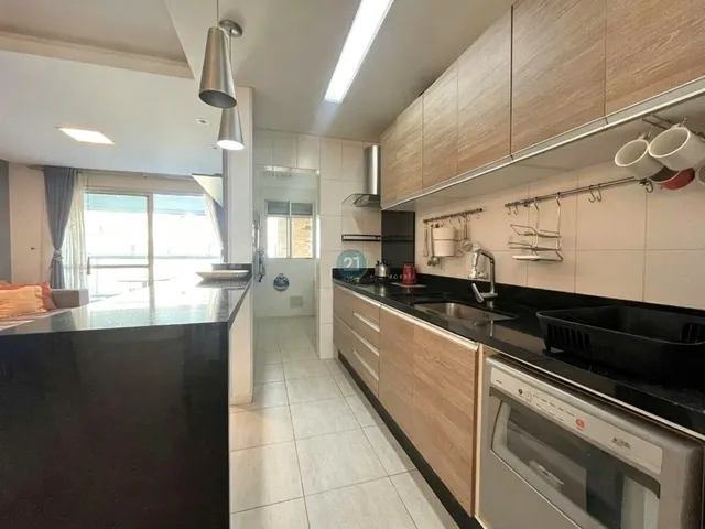 Imagem 14: Alugo apartamento 03 quartos, ampla varanda, 02 garagens, à 300m da Praia do Campeche em
