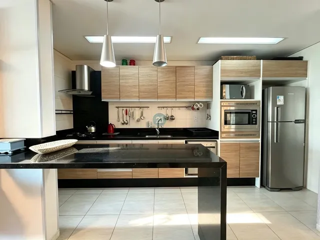 Imagem 12: Alugo apartamento 03 quartos, ampla varanda, 02 garagens, à 300m da Praia do Campeche em