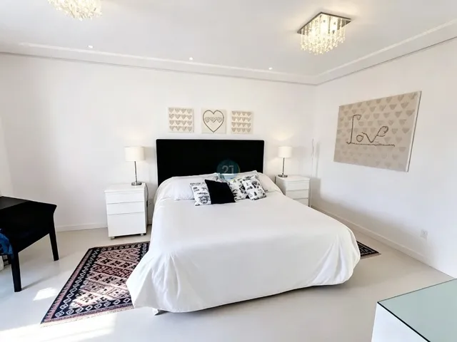 Imagem 2: Alugo casa alto padrão, com 06 quartos, 840m², piscina, ampla área gourmet no bairro