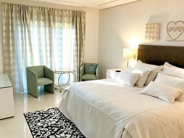 Imagem 3: Alugo casa alto padrão, com 06 quartos, 840m², piscina, ampla área gourmet no bairro