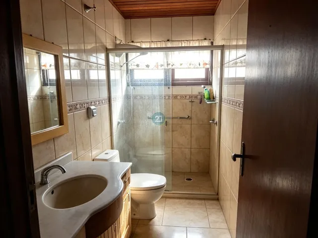 Imagem 2: Alugo casa de praia, mobiliada, com 03 quartos, amplo quintal, 175m², e a 200m da praia