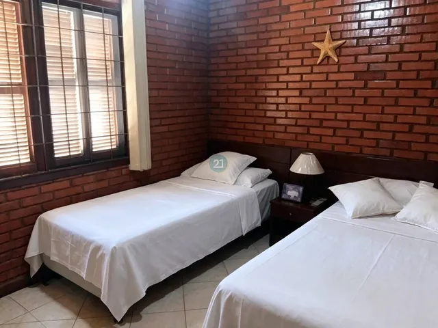 Imagem 11: Alugo casa de praia, mobiliada, com 03 quartos, amplo quintal, 175m², e a 200m da praia