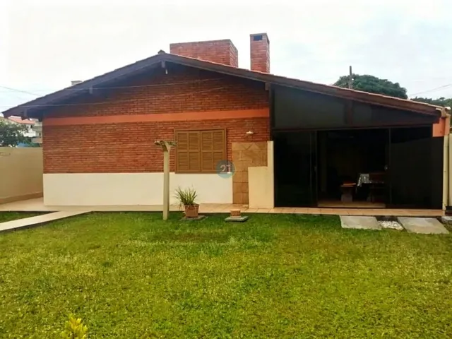 Imagem 4: Alugo casa de praia, mobiliada, com 03 quartos, amplo quintal, 175m², e a 200m da praia