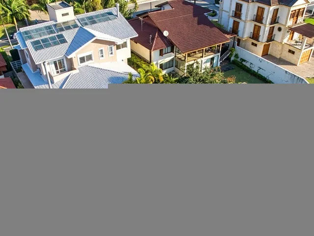 Imagem 2: Alugo ampla casa Alto Padrão 04 suítes, 04 garagens, 580m² com piscina, lareira vista