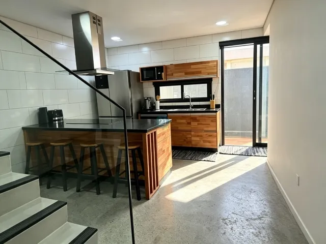 Imagem 2: Alugo Casa, com 03 suítes, mobiliada a 350m da praia do Campeche, Florianópolis