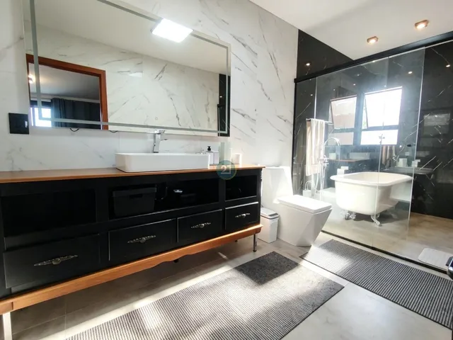 Imagem 3: Alugo ampla casa 03 quartos, com suíte master e piscina a poucos passos da praia do Novo