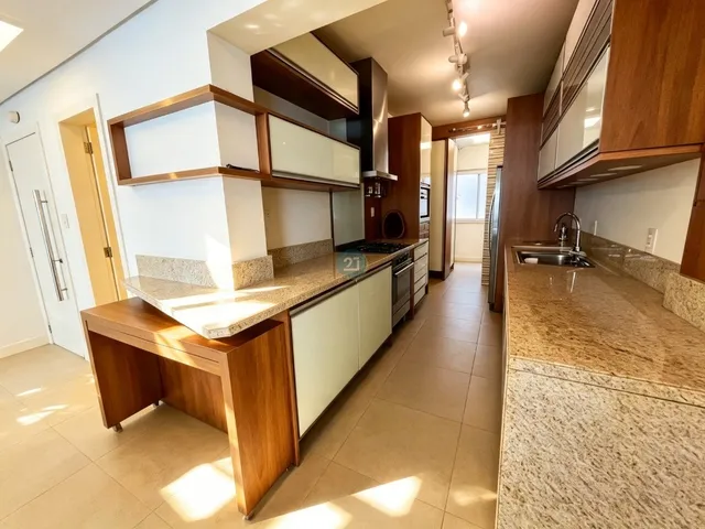 Imagem 4: Alugo excelente apartamento na Av. Trompowsky, com 03 quartos, móveis planejados, 163m²