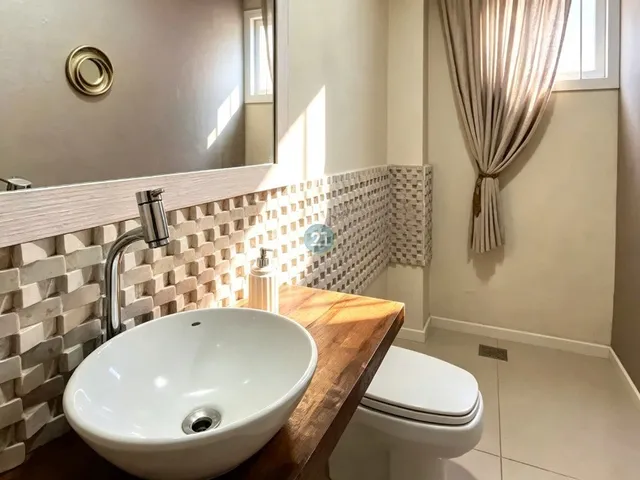 Imagem 16: Alugo casa com 5 quartos, lareira, amplo quintal com piscina, com 531m² totais no bairro