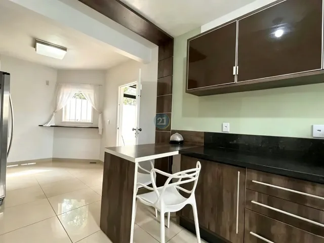 Imagem 6: Alugo casa com 5 quartos, lareira, amplo quintal com piscina, com 531m² totais no bairro